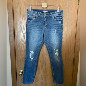 STS Blue Ankle Skinny distressed Size 29 jeans.